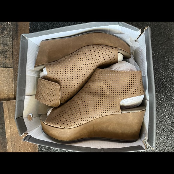 Women’s summer sandals, brand new in the box - Picture 5 of 5